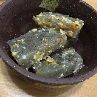 こんにゃくの胡麻味噌炒め